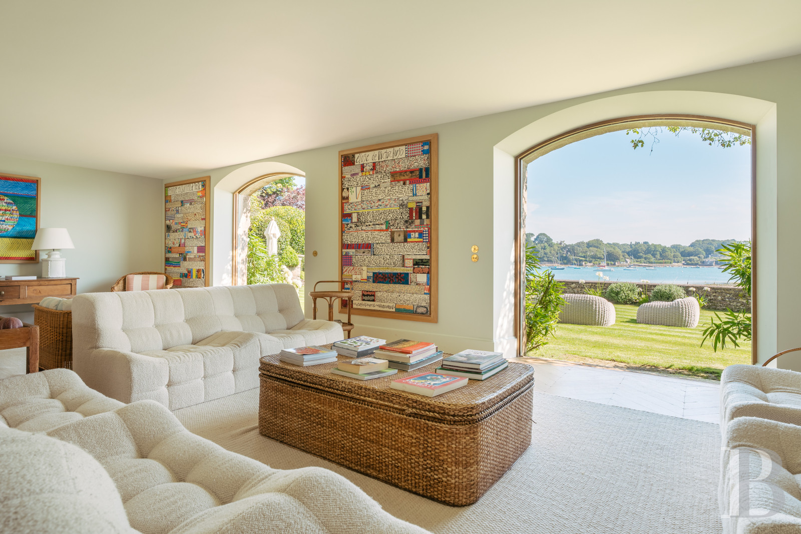 À Arradon, dans le golfe du Morbihan, une île privée de douze hectares et ses deux maisons - photo  n°12